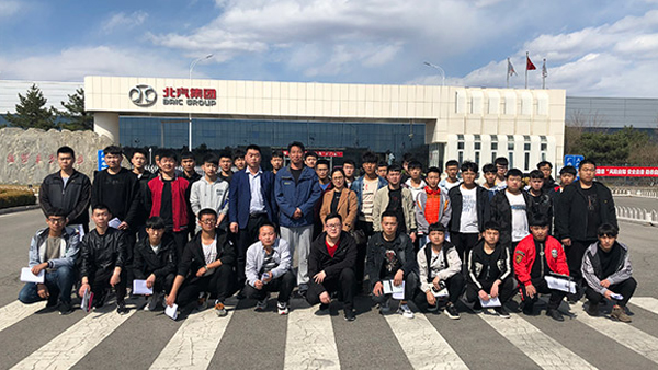 2019年3月22日汽车维修专业学生赴北汽集团实习